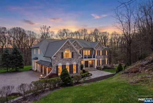 3 Quarterhorse Xing, Sparta, NJ, 07871-3574 | Card Image