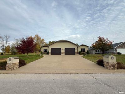 3018 Genevieve Drive, Home with 3 bedrooms, 2 bathrooms and null parking in Quincy IL | Image 3