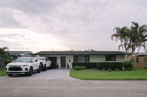 8811 Nw 15th St, Pembroke Pines, FL, 33024-4733 | Card Image