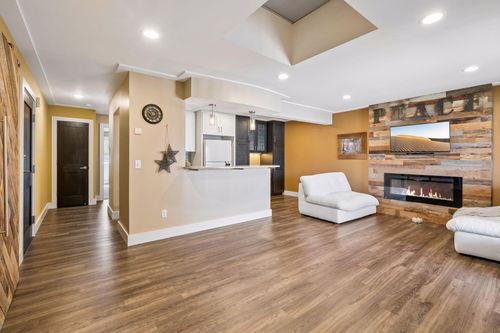 301-12968 Nicollet Ave, Burnsville, MN, 55337-3563 | Card Image