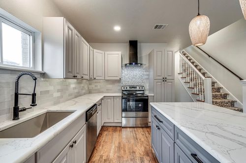 607 W Page Ave, Dallas, TX, 75208-6342 | Card Image