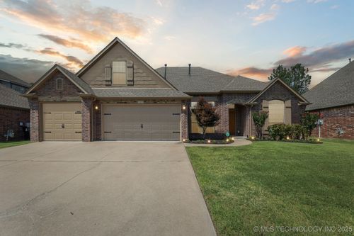 1310 Aster Pl, Broken Arrow, OK, 74012-8876 | Card Image