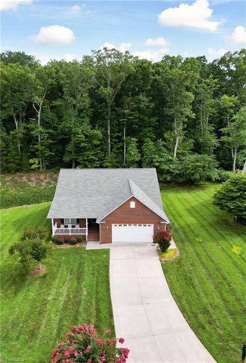 112 Arlington Ct, King, NC, 27021-8659 | Card Image