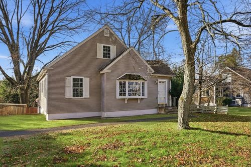 289 Morgan St, South Hadley, MA, 01075-1623 | Card Image