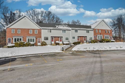 47 Willow Creek Dr, Hudson, NH, 03051-3677 | Card Image