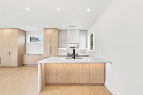 3-646 E 23rd Ave, Vancouver, BC, V5V1X8 | Card Image
