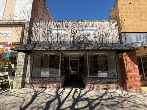 527 Main St, Woodland, CA, 95695-3433 | Card Image