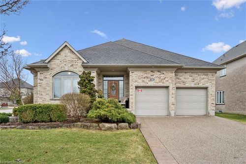 285 Deer Ridge Drive, Kitchener, ON, N2P2K6 | Card Image
