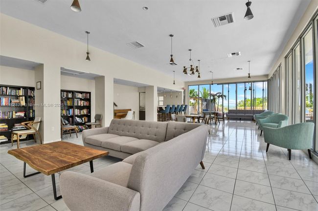 PHH - 9225 Collins Ave, Condo with 3 bedrooms, 3 bathrooms and null parking in Surfside FL | Image 62