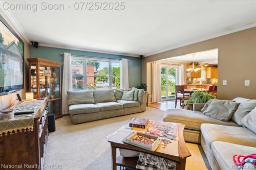 21909 Stephens St, Saint Clair Shores, MI, 48080-1211 | Card Image