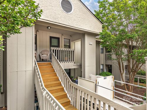 304 Abbey Cir, Asheville, NC, 28805-3401 | Card Image