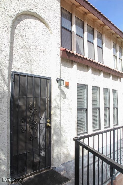 21-2080 Karen Ave, Las Vegas, NV, 89169-1776 | Card Image