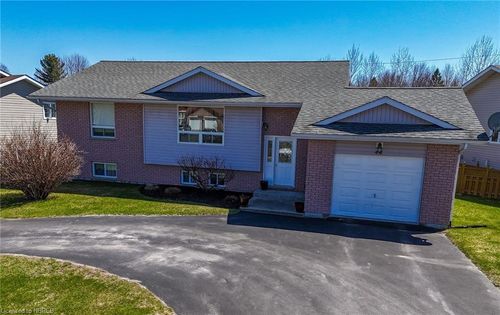 44 River Front Dr, Sturgeon Falls, ON, P2B3E9 | Card Image