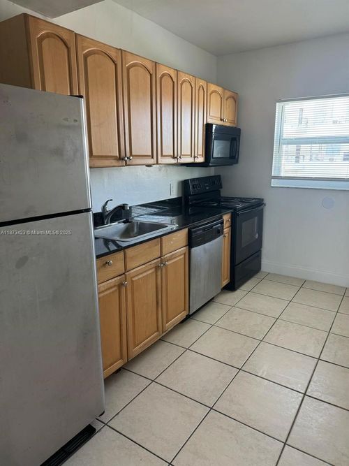 apt-6-7207 Bay Dr, Miami Beach, FL, 33141-5492 | Card Image