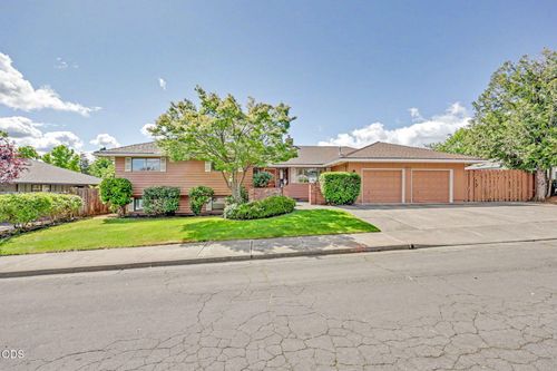 2774 Jessica Cir, Medford, OR, 97504-8627 | Card Image