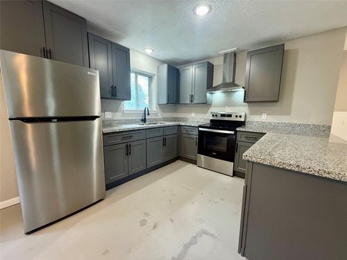 307 2nd St, Van Vleck, TX, 77482-9741 | Card Image