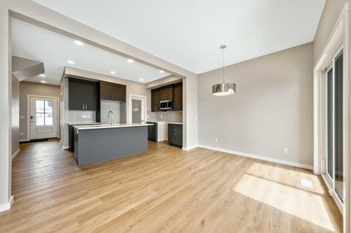 370 Heritage Blvd, Cochrane, AB, T4C | Card Image