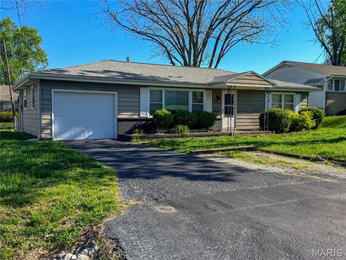 827 W Johnson St, Vandalia, IL, 62471-2658 | Card Image