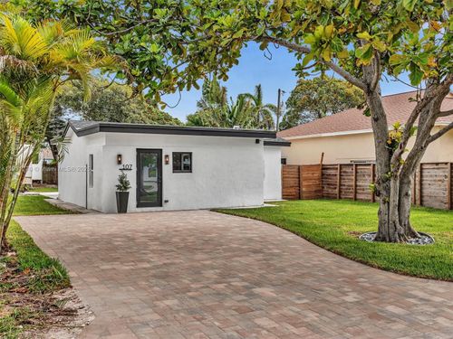 107 Central Ave, Delray Beach, FL, 33483-3433 | Card Image