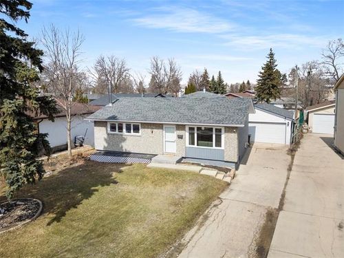 345 Harold Ave E, Winnipeg, MB, R2C0R8 | Card Image