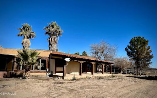 1095 Little Rd, Anthony, NM, 88021-8596 | Card Image