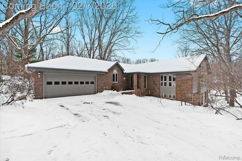 411 Rush Lake Rd, Pinckney, MI, 48169-8530 | Card Image