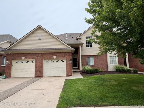 29541 Woodpark Cir, Warren, MI, 48092-6307 | Card Image