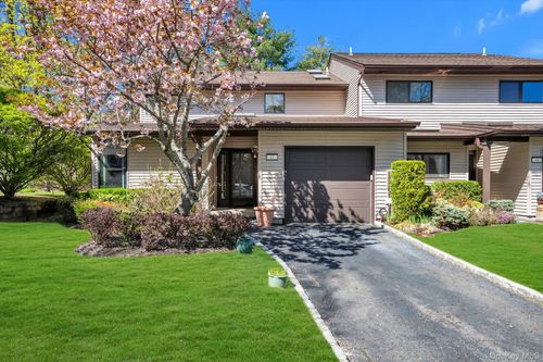 47 Northgate Cir, Huntingtn Sta, NY, 11747-3039 | Card Image