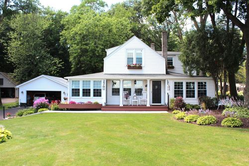 5325 W Bald Eagle Blvd, White Bear Tp, MN, 55110-6410 | Card Image