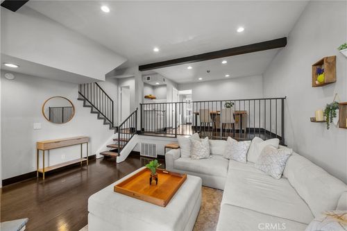 16-19431 Sherman Way, Reseda, CA, 91335 | Card Image