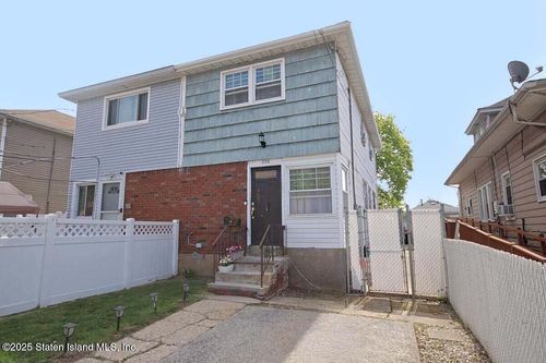 224 Mill Rd, Staten Island, NY, 10306-4714 | Card Image