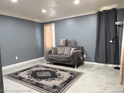 9665 Coyle St, Detroit, MI, 48227-2408 | Card Image