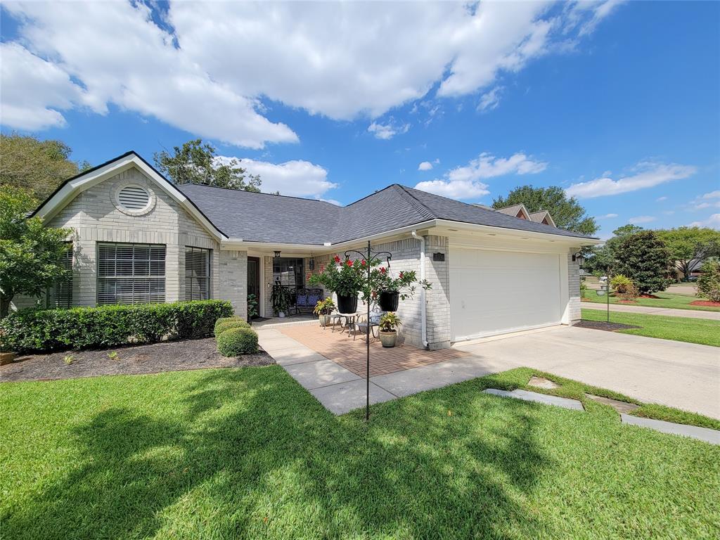 Blue Heron Dr, Pearland, TX 77581