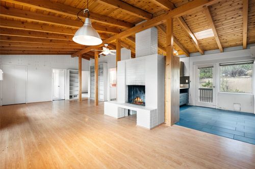 225 La Cruz, Santa Fe, NM, 87501 | Card Image