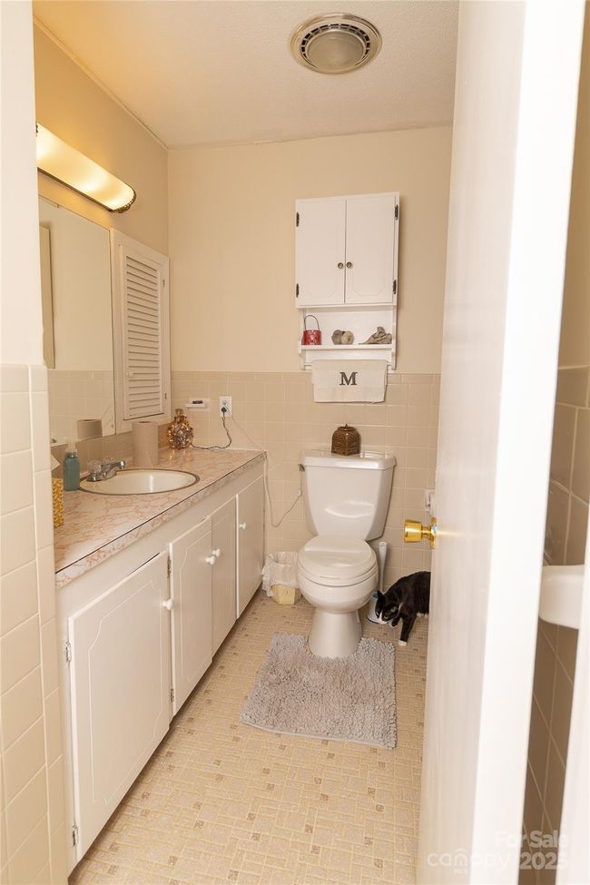 1352 W Cherokee St, House other with 3 bedrooms, 3 bathrooms and null parking in Blacksburg SC | Image 23