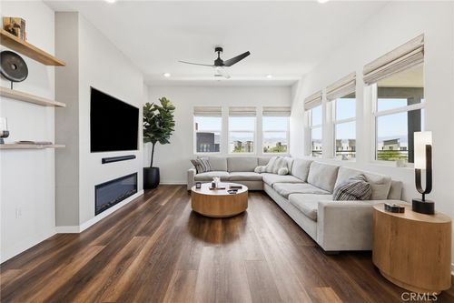 27525 Illumination Ct, Valencia, CA, 91381-2122 | Card Image