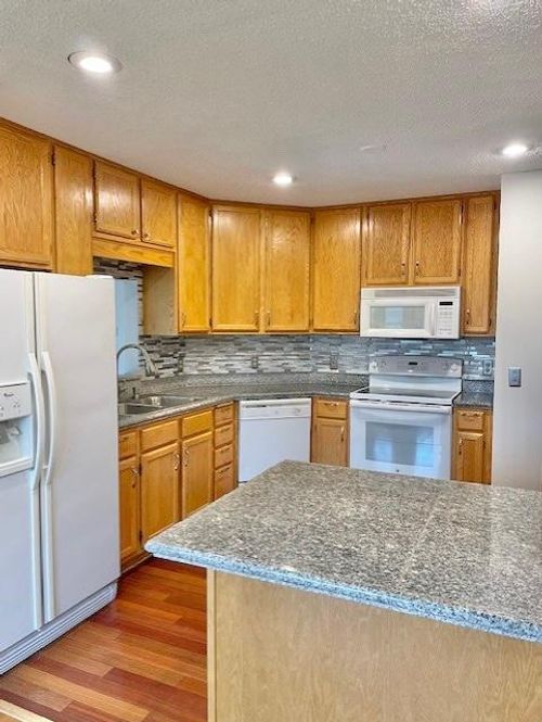 14289 Estates Ave, Apple Valley, MN, 55124-5127 | Card Image