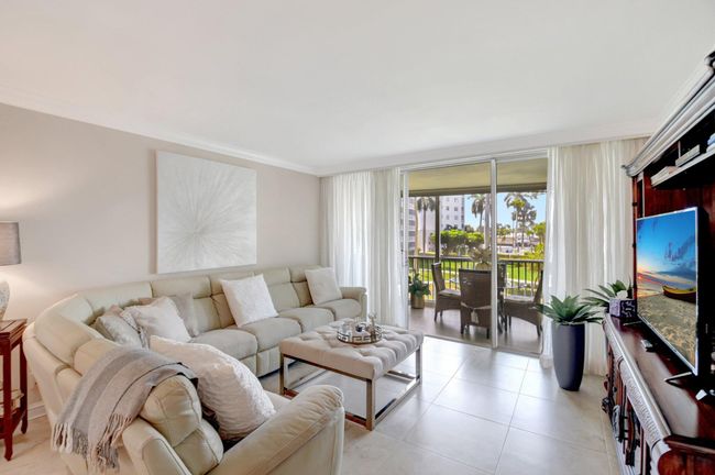 APT-214B - 3224 S Ocean Blvd, Condo with 2 bedrooms, 2 bathrooms and null parking in Highland Beach FL | Image 12