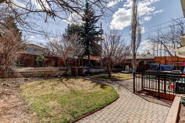 2603 34 Avenue Nw, Home with 4 bedrooms, 2 bathrooms and 3 parking in Calgary AB | Image 25
