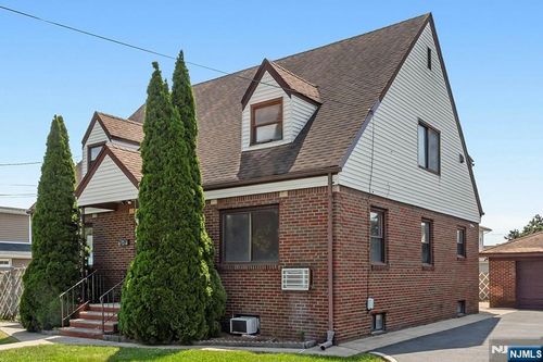 204 Philip Ave, Elmwood Park, NJ, 07407-2225 | Card Image
