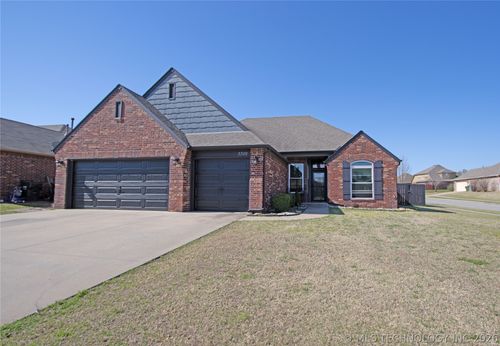 3302 S 208th East Ave, Broken Arrow, OK, 74014-5282 | Card Image
