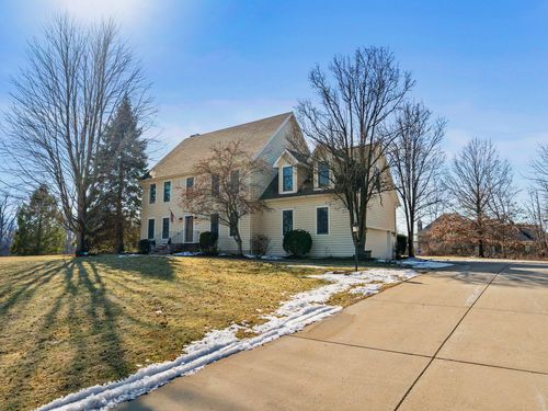 568 Shatz Dr, Valparaiso, IN, 46385-8834 | Card Image