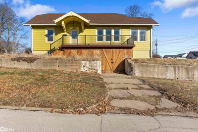 420 Vine Street, Home with 3 bedrooms, 2 bathrooms and null parking in Burlington IA | Image 1