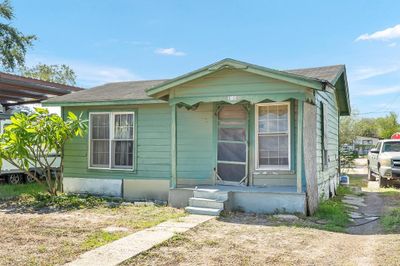 419 S 6th St., House other with 3 bedrooms, 2 bathrooms and null parking in Donna TX | Image 1