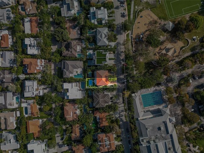 B - 464 Fernwood Rd, Townhouse with 3 bedrooms, 3 bathrooms and null parking in Key Biscayne FL | Image 39