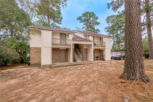 1329 Windsor St, Huntsville, TX, 77340-5673 | Card Image