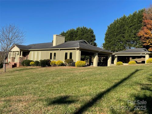 5232 Wolfe Rd, Hickory, NC, 28601-9495 | Card Image