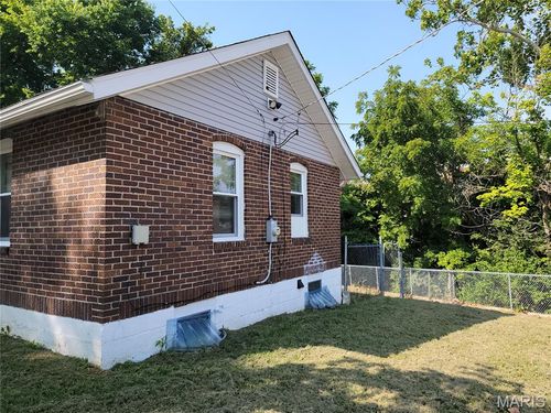 203 Saint Louis Ave, Saint Louis, MO, 63135-2741 | Card Image