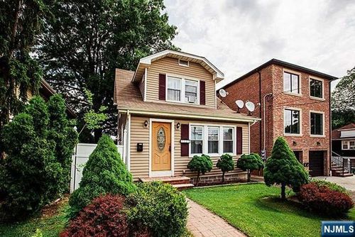 127 E Brinkerhoff Ave, Palisades Park, NJ, 07650-1516 | Card Image