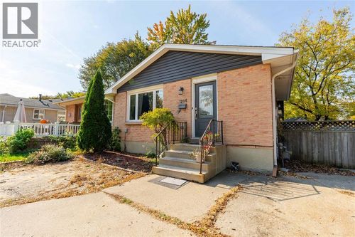 1284 Willa Drive, Sarnia, ON, N7S1T7 | Card Image
